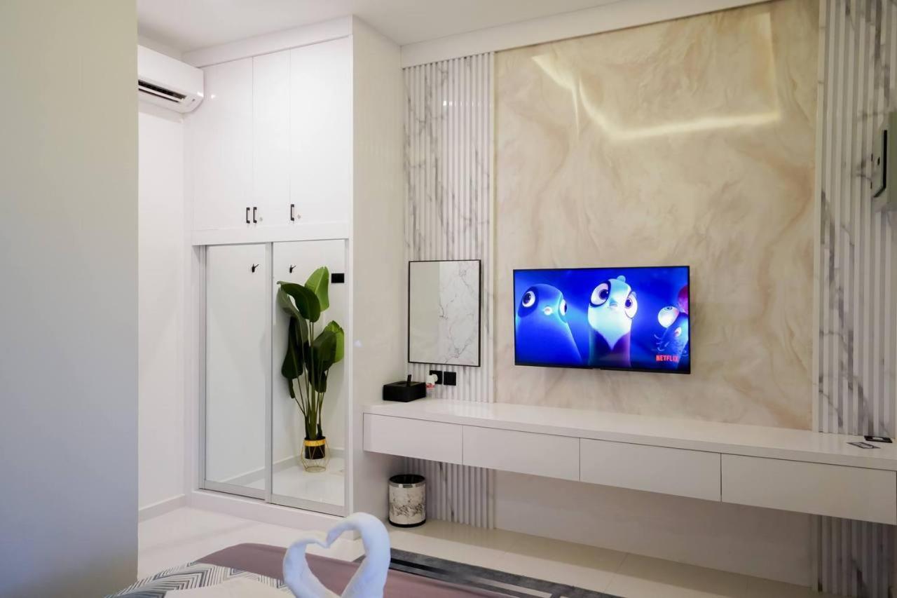 Auranad Tinyhouse Bandar Tanah Merah Wifi Netflix Bagian luar foto