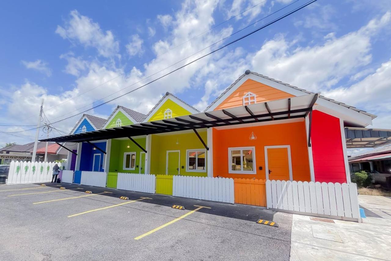 Auranad Tinyhouse Bandar Tanah Merah Wifi Netflix Bagian luar foto