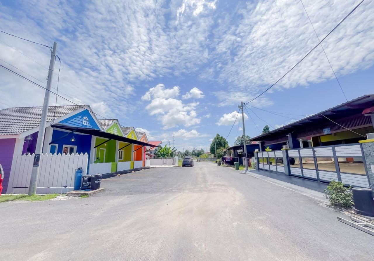 Auranad Tinyhouse Bandar Tanah Merah Wifi Netflix Bagian luar foto